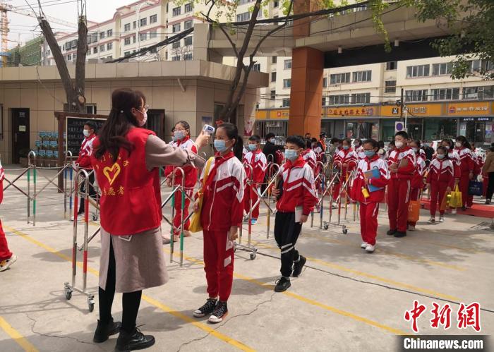 『小饭桌』兰州市“小饭桌”将逐步恢复经营 就餐距离须一米以上