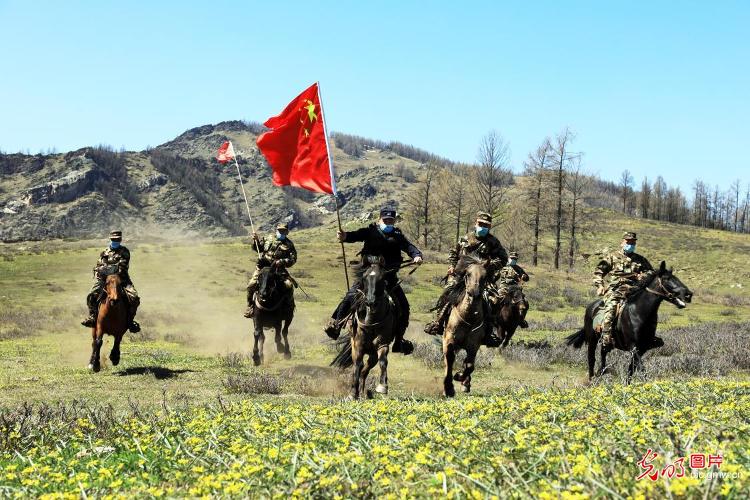 「翻山巡边保平安」翻山巡边保平安