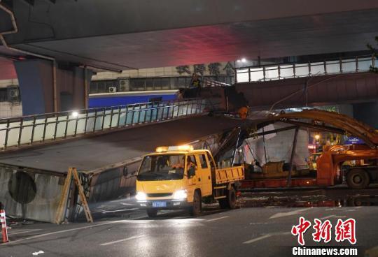 撞塌杭州天桥2名司机被判刑 造成损失197万余元
