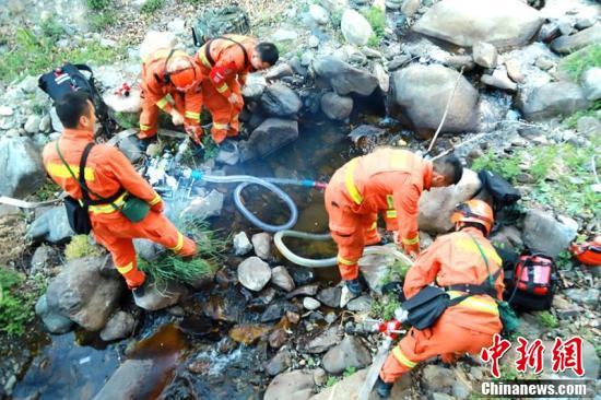 四川凉山喜德县与冕宁县交界处森林火灾扑救正在进行四川凉山喜德县与冕宁县交界处森林火灾扑救正在进行