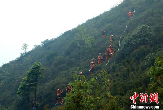 四川凉山喜德县与冕宁县交界处森林火灾扑救正在进行四川凉山喜德县与冕宁县交界处森林火灾扑救正在进行