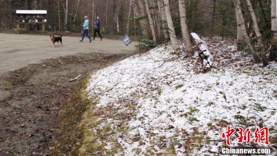 中国新闻网多地迎5月同期最冷一天，春末暴风雪袭美国东北部