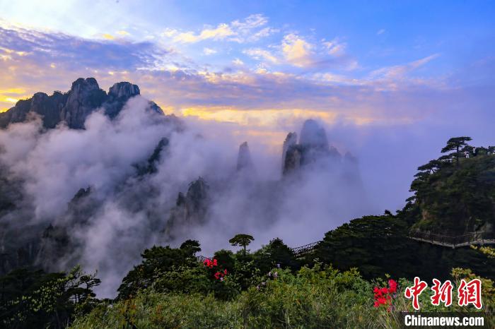 中国新闻网三清山霞光美景：玉台落日照紫烟