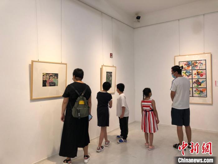 展览海内外六国儿童美术作品在重庆展出