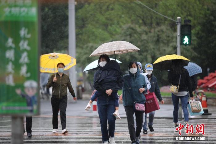 部分江南华南等地有较强降水 东北等地有强对流天气