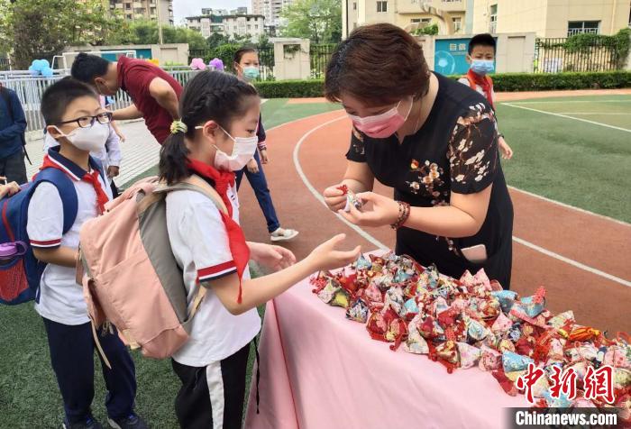 孩子们 福建小学全面复学