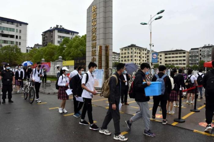 返校 湖北省初高三学生返校 2000多所学校用钉钉数字化复学