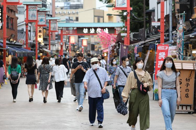 新华社日本东京观光景区人流量逐渐恢复