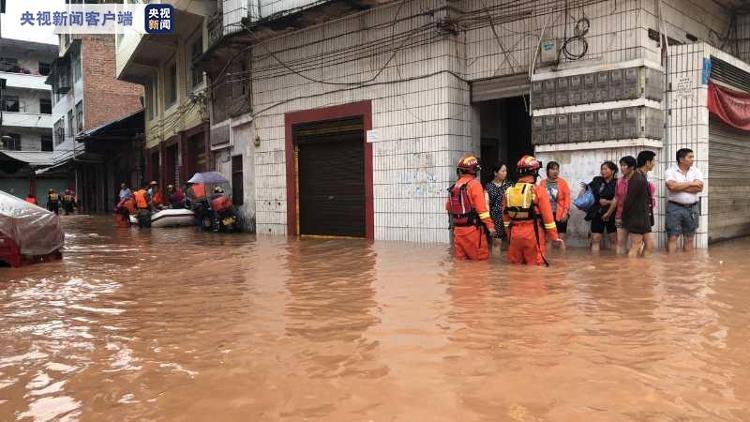 出现重庆28个区县出现暴雨 多条河流超保证水位