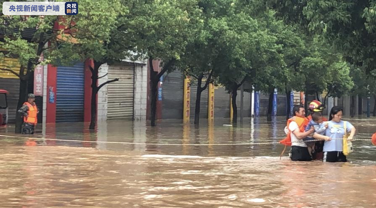 出现重庆28个区县出现暴雨 多条河流超保证水位