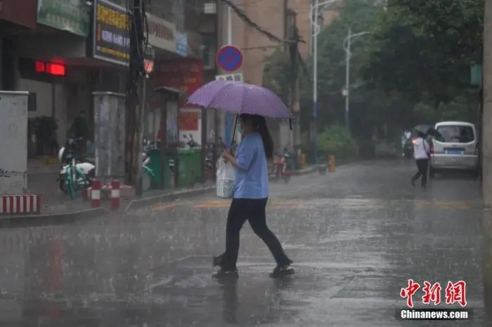 【】今年暴雨为啥偏多？持续到何时？气象专家解读