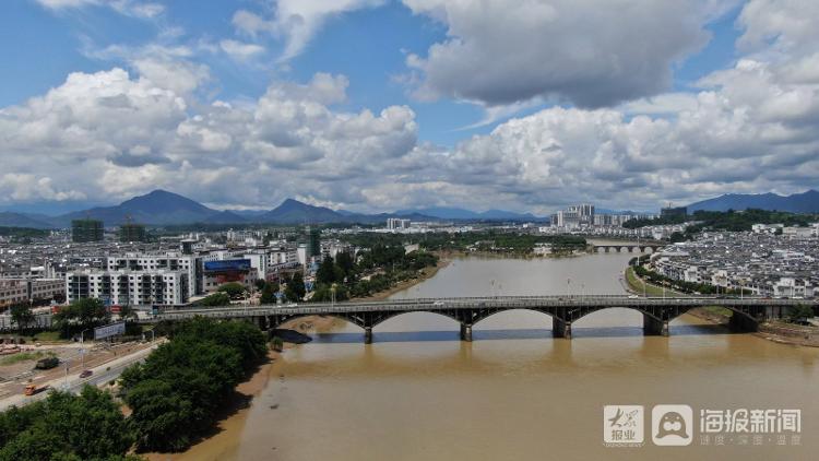 海报直击｜家长们放心了！歙县高考补考当天迎“万里晴空”|海报直击｜家长们放心了！歙县高考补考当天迎“万里晴空”