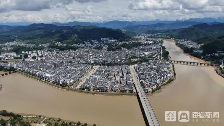 海报直击｜家长们放心了！歙县高考补考当天迎“万里晴空”|海报直击｜家长们放心了！歙县高考补考当天迎“万里晴空”