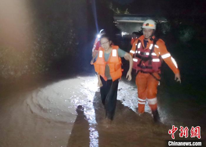 四川泸州：发布5轮暴雨预警|四川泸州：发布5轮暴雨预警紧急转移安置2301人