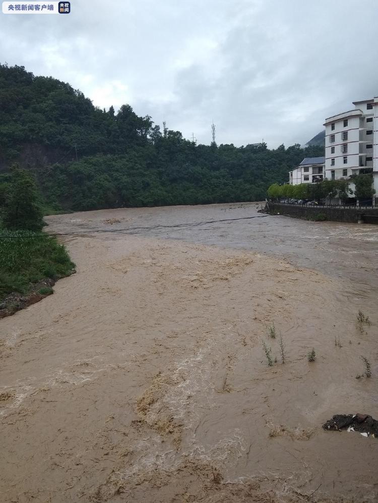 央视新闻客户端|过去24小时重庆6区县出现暴雨 4河流超警2河流超保