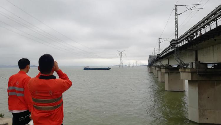 大桥|鄱阳湖上守桥人：“风口浪尖”上护卫通行安全
