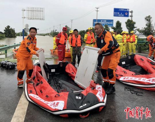 【】他们追着洪水跑：没人愿冒险，但有些事必须得有人做