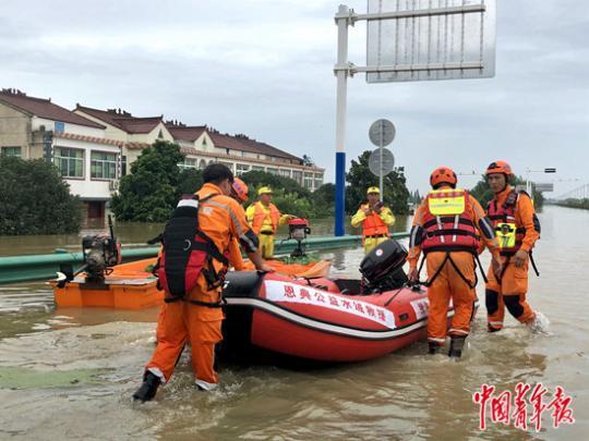 【】他们追着洪水跑：没人愿冒险，但有些事必须得有人做