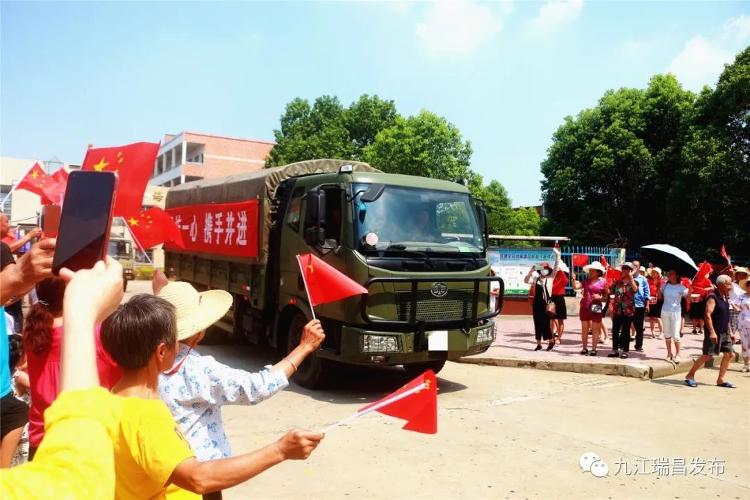 数万群众送别抗洪战士，这一幕幕真的看哭！|数万群众送别抗洪战士，这一幕幕真的看哭！