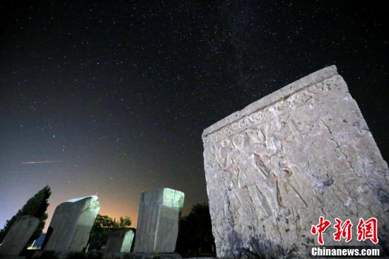 中国新闻网|英仙座流星雨亮相夜空