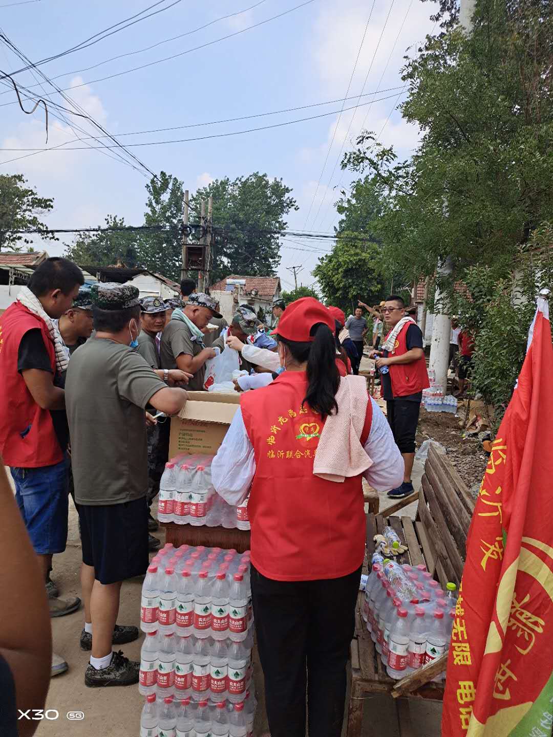 逆流而上的“红色力量”临沂市龙禹志愿服务中心抗洪救灾工作纪实
