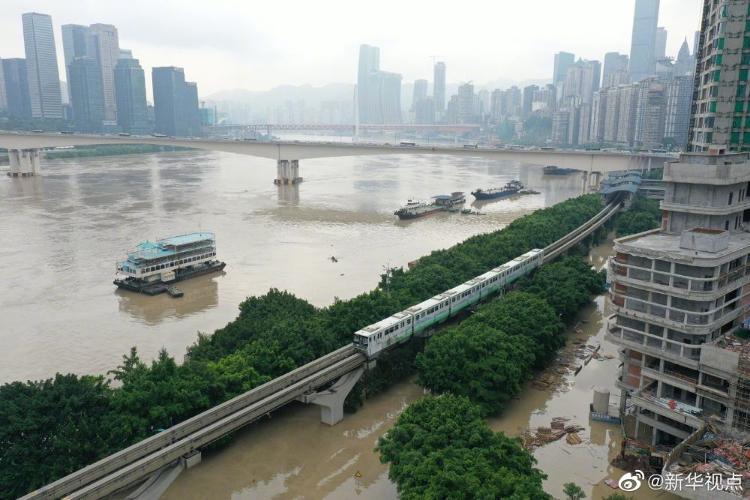 新华视点微博|重庆洪崖洞、朝天门、磁器口等多处景点被淹