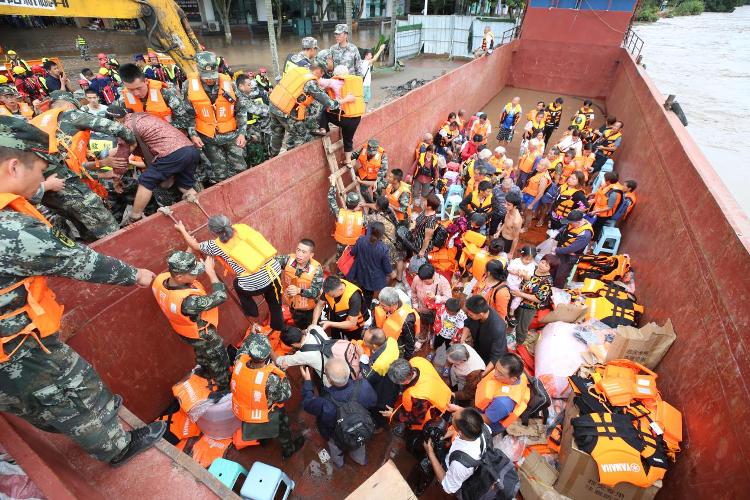 央视新闻客户端|四川多地遭遇暴雨“车轮战” 看四川应急管理系统如何应对汛情