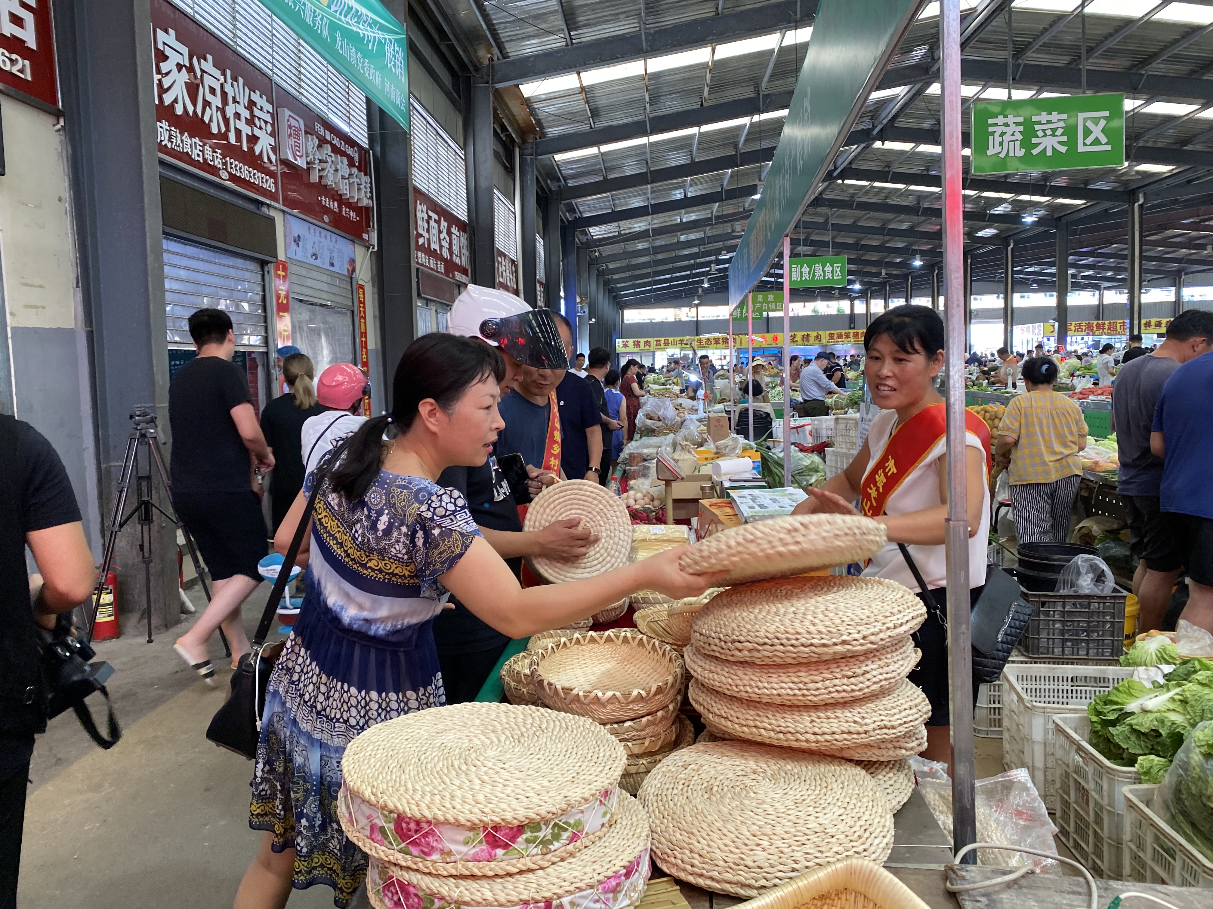 相约鲁豫爱心助农日照鲁豫市场的这个摊位很有料