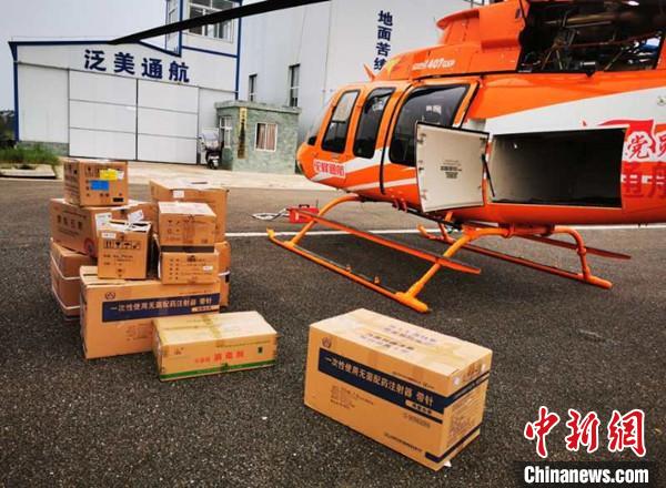 四川北川：直升机为北川多个受灾严重乡镇送去救援物资