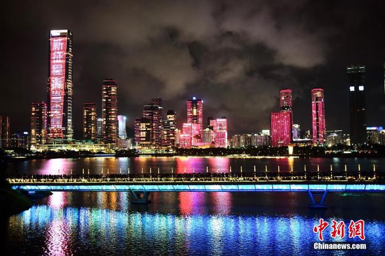 深圳全城亮灯为经济特区建立40周年“庆生”