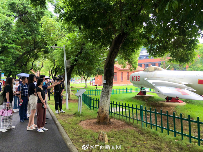 【广西双拥行】采访团到广西柳州市军事博物园参观