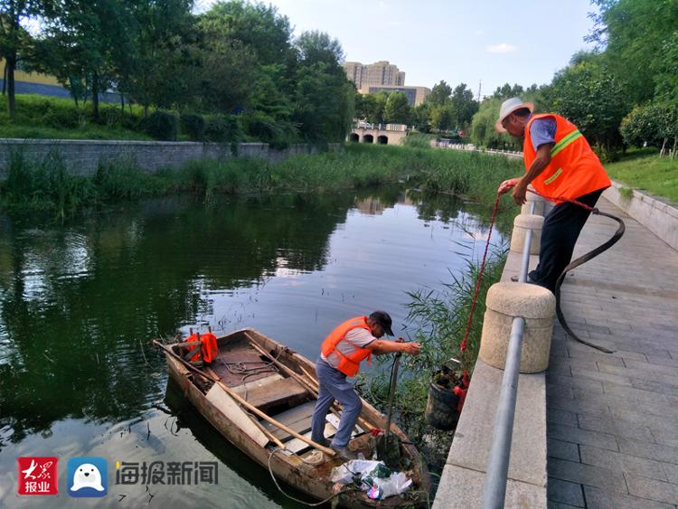 河道圖片膠州市設(shè)備局環(huán)衛(wèi)處河流“美容師”：用汗水防守河流潔白(圖2)