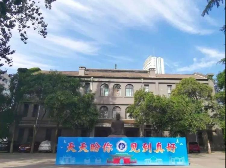 【】高校帮同学搬宿舍，还用上了这个“神器”！