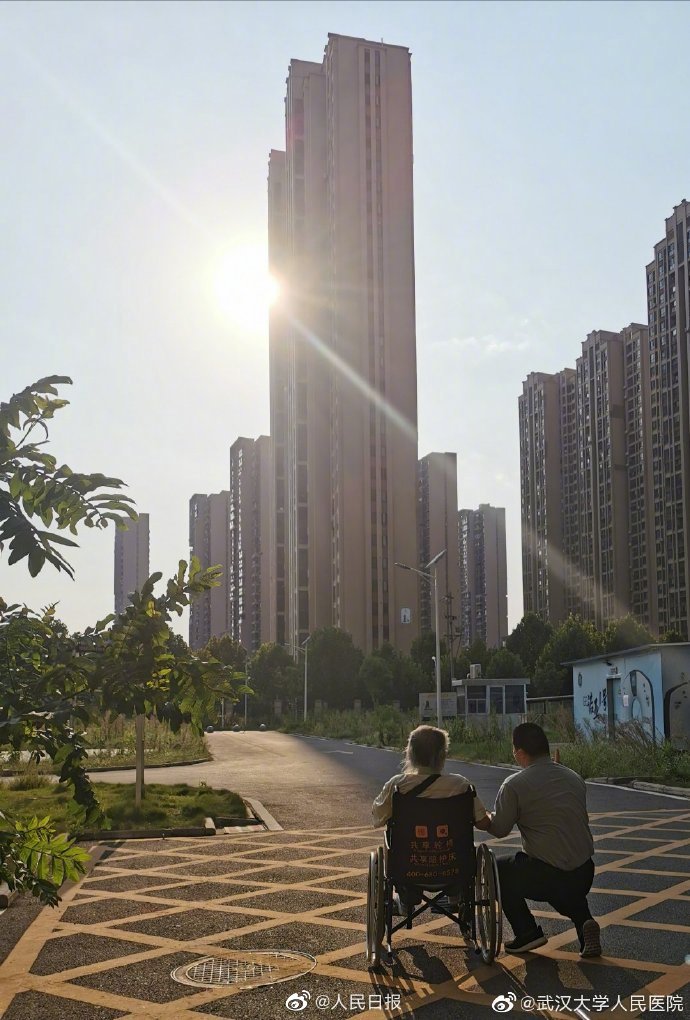 武汉大学人民医院|泪目！武汉落日余晖照主角重逢