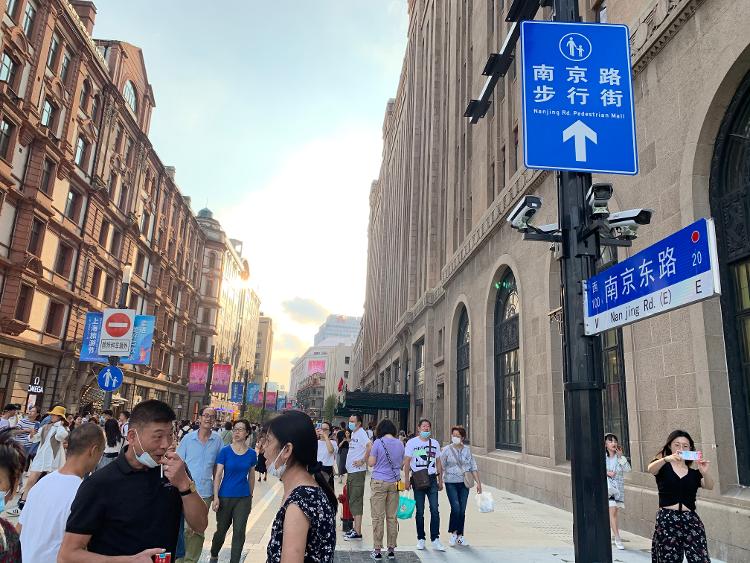 上海南京路步行街东拓段正式开街,亮点纷呈引沪上市民游客热捧