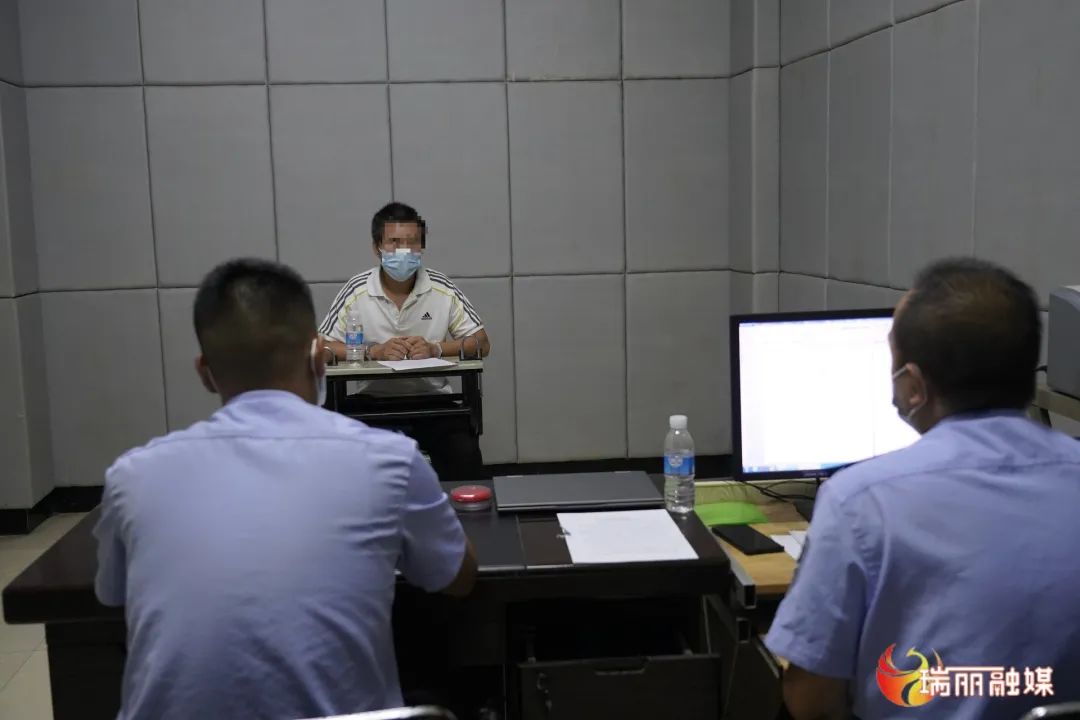 【中国天气网】瑞丽警方：运送杨佐某等人偷越国境的犯罪嫌疑人被抓获