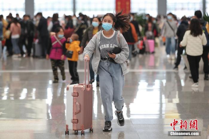 中国铁路连续5天每日发送旅客超千万 短途旅游客流持续高位