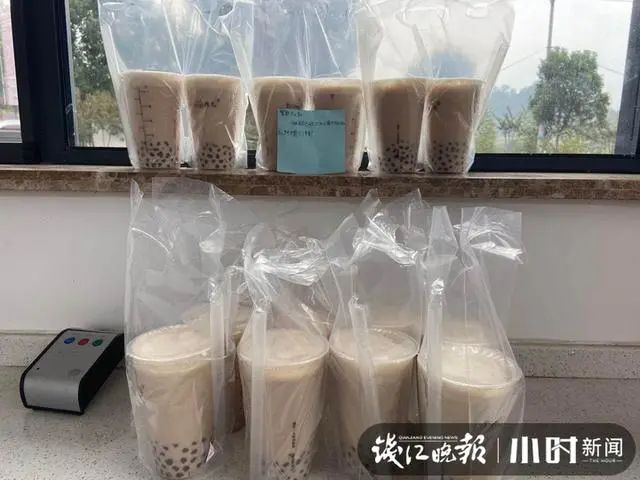 9岁男孩花光所有积蓄点了15杯奶茶…网友还给他点赞？