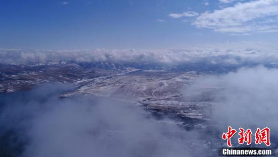 【光明日报微博】甘肃张掖山丹马场迎降雪 草原雪景美如画