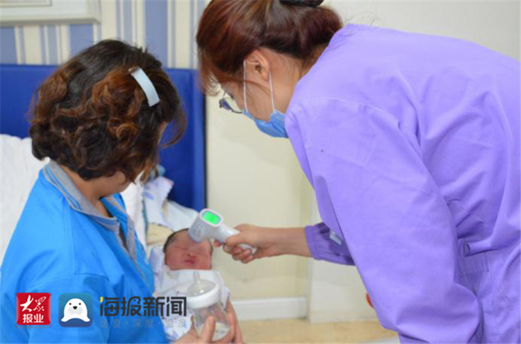 产妇,新生儿与家属每日两次测体温