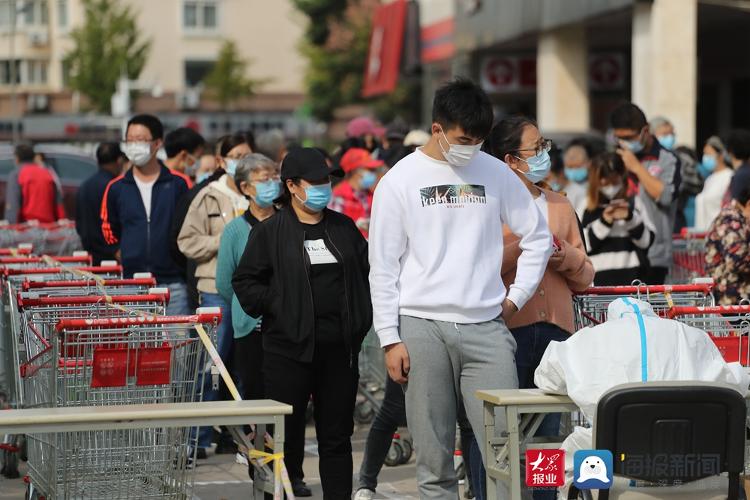 大众报业·海报新闻| 这次战疫青岛一定赢，核酸采样青岛行动彰显中国速度