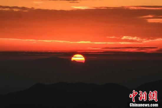 【中国新闻网】安徽黄山风景区进入秋色最佳观赏期