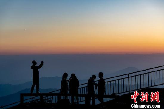 【中国新闻网】安徽黄山风景区进入秋色最佳观赏期