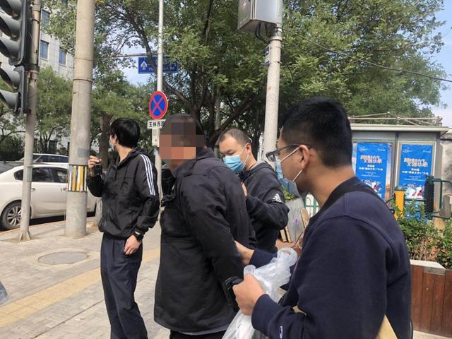 北京日报客户端|卖自己的电话卡银行卡也违法！北京大兴刑拘13人