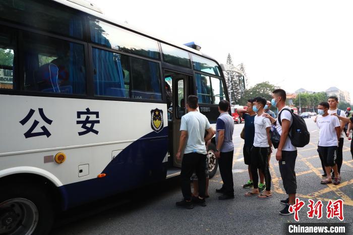 广西贵港警方破获一起特大跨境网络赌博案|广西贵港警方破获一起特大跨境网络赌博案 涉案资金流水16亿