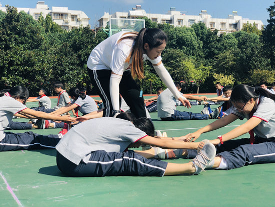 大众报业·海报新闻|正在流行！“我的班主任是体育老师”，带着学生全面发展