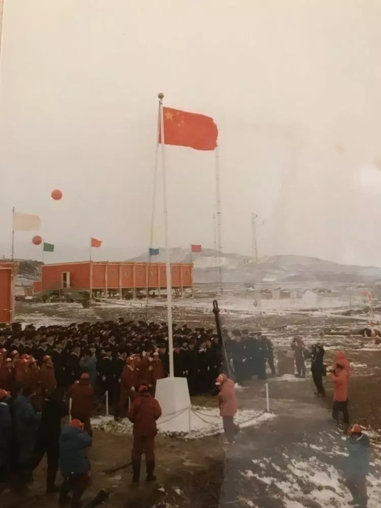 央视新闻客户端|最近快递收到手软？物流“起飞”的未来感受一下！