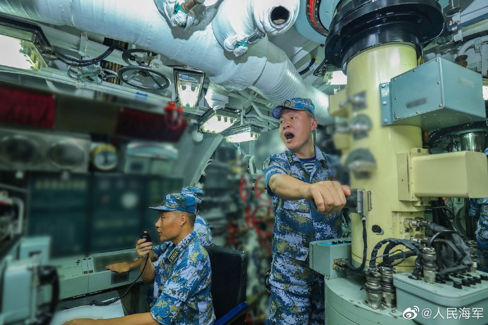 燃潜艇部队训练图集新鲜出水