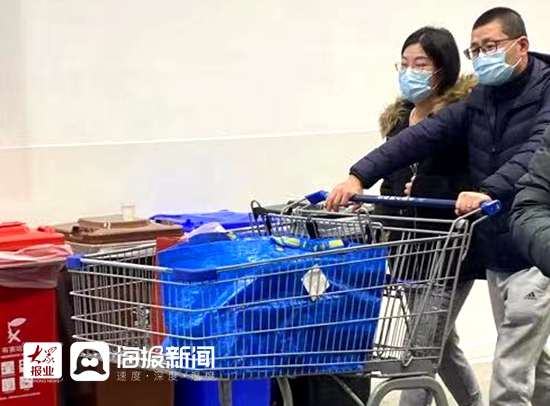 探访上海“新限塑令”实施首日 消费者自备购物袋逛商超