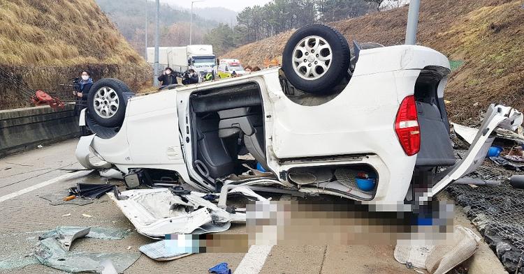 韩国一高速路段发生严重车祸 致10名中国公民死伤
